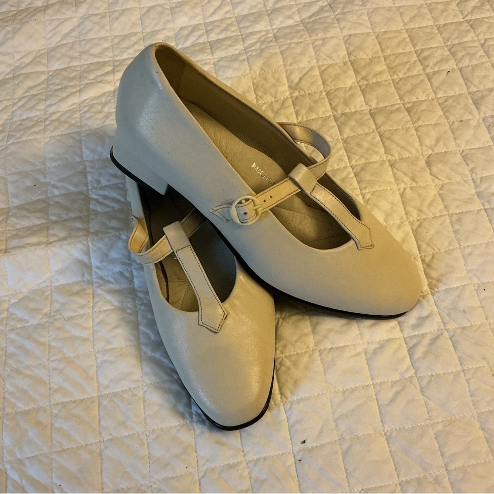 Foot-frills Cream Mary Jane Flats size 9